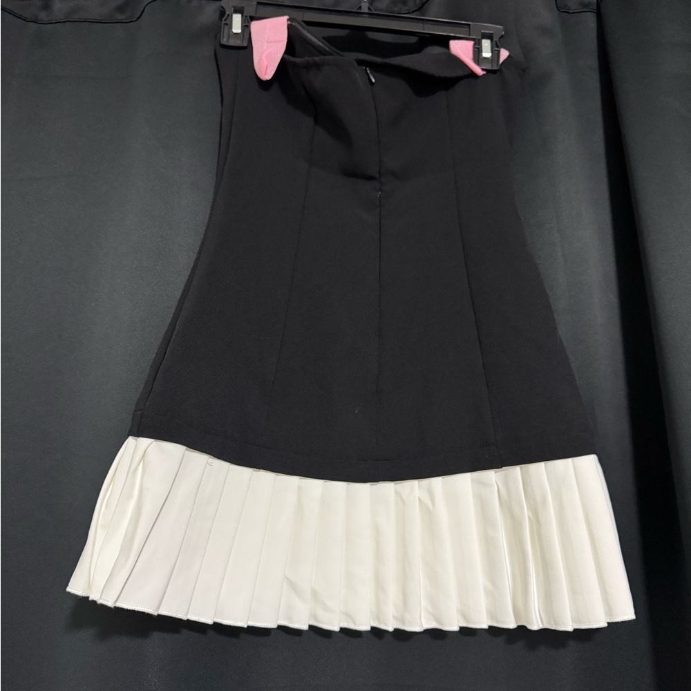 Elegant Black and White Pleated Women's Skirt